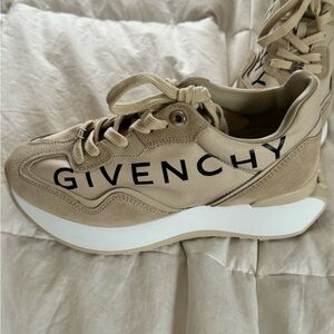 Givenchy runner sneaker
